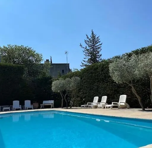 T2 Avec Jardin Et Piscine Privee